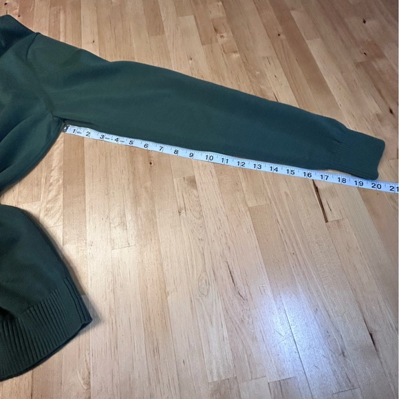 Izod Quarter Zip Green Pullover - Picture 8 of 9